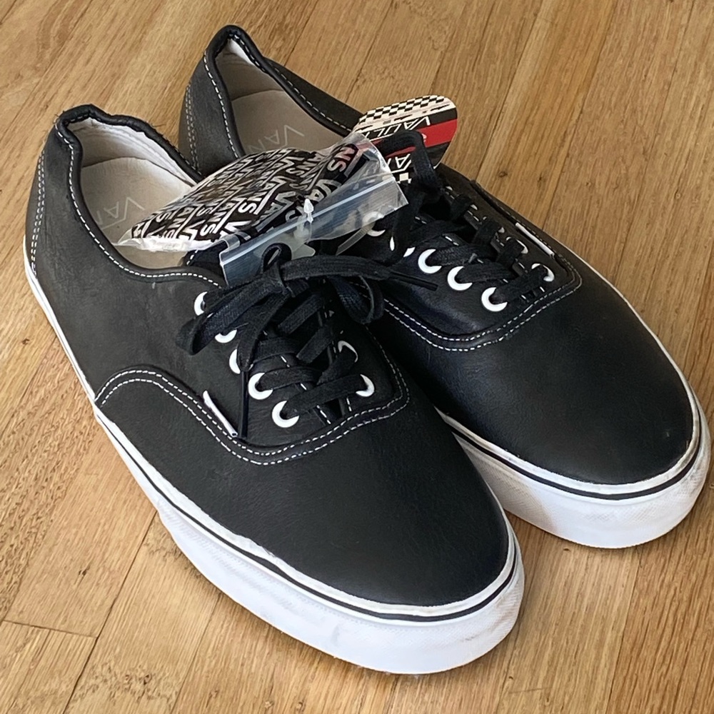 NEW Vans classic black leather Men size 12